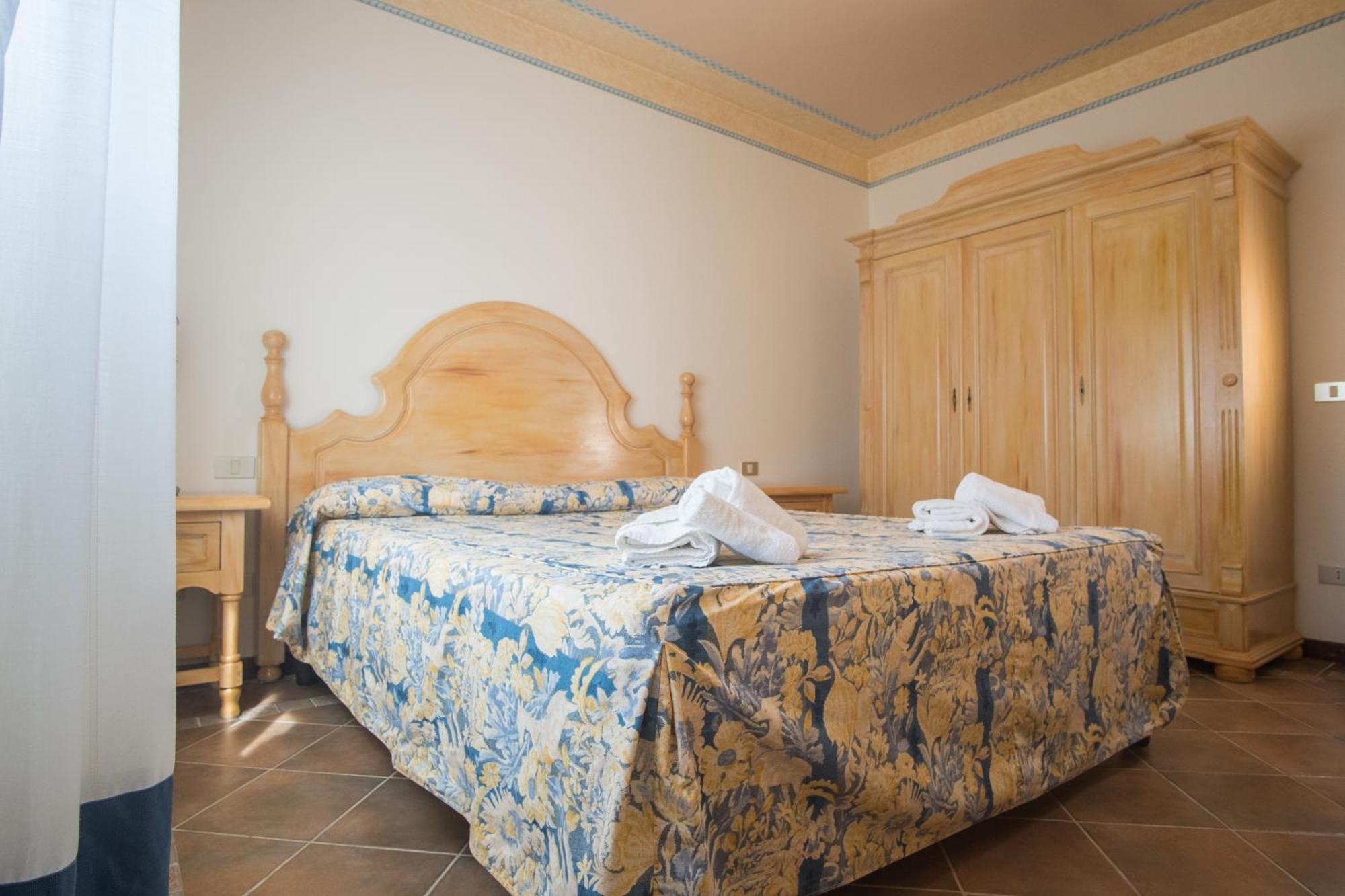 Il Giardino Degli Oleandri Aparthotel Liscia di Vacca Ngoại thất bức ảnh